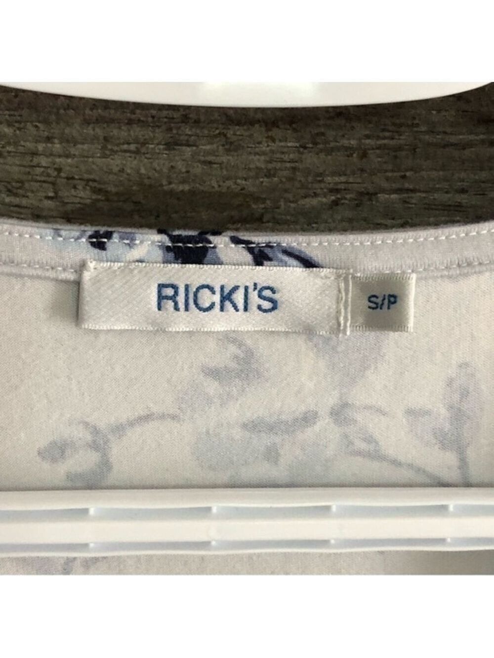 RICKI'S Size Small Light Blue Floral Front Crossover Top - Picture 4 of 5